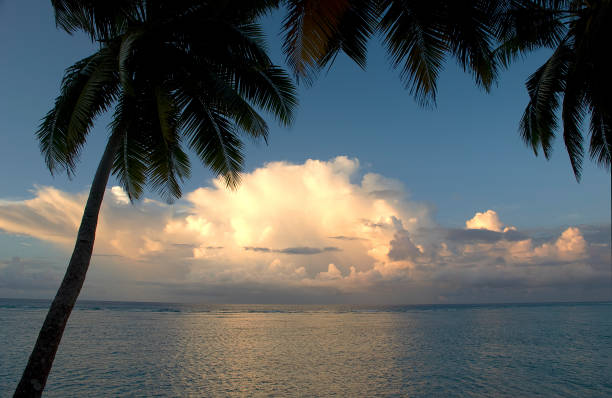diego garcia sunset - british indian ocean territory imagens e fotografias de stock