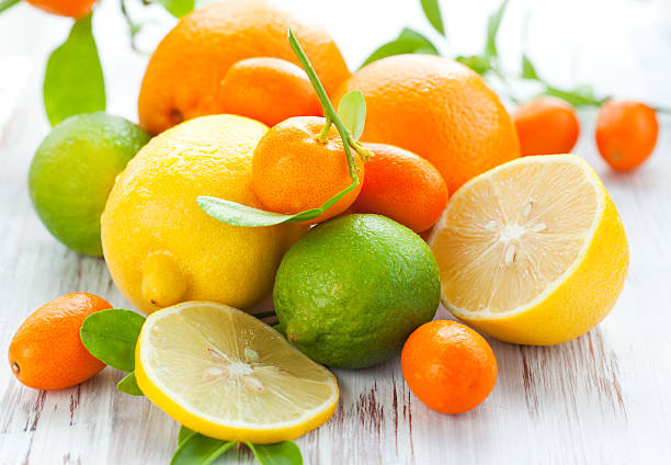 シトラスの新鮮なフルーツ - tangerine citrus fruit organic orange ストックフォトと画像