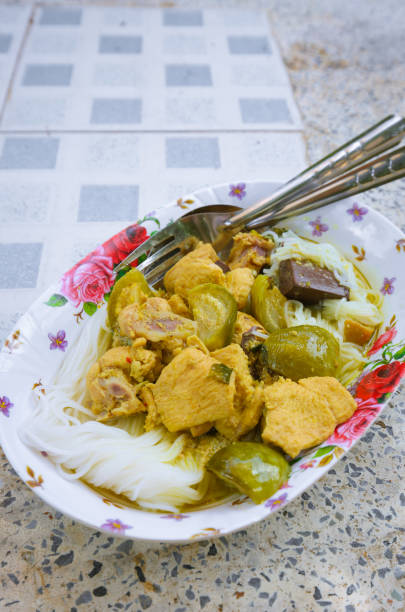 istock Green curry chicken rice noodle 1196059973