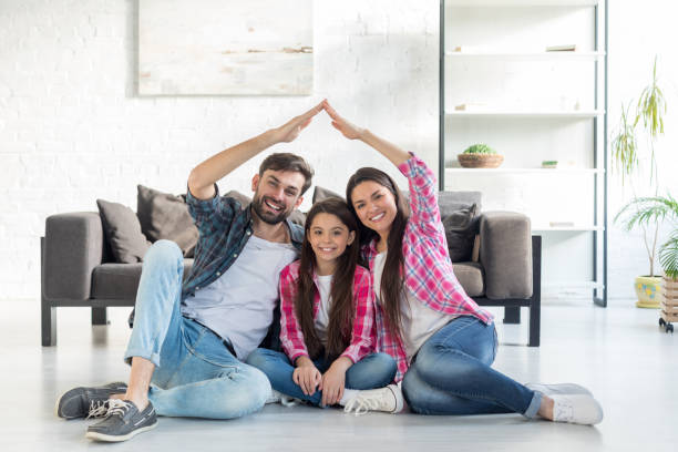 concept de logement pour la famille - sentinal photos et images de collection