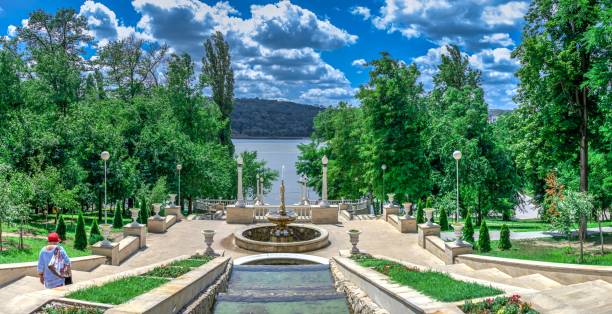 fontane a cascata a chisinau, moldavia - moldavia europa orientale foto e immagini stock