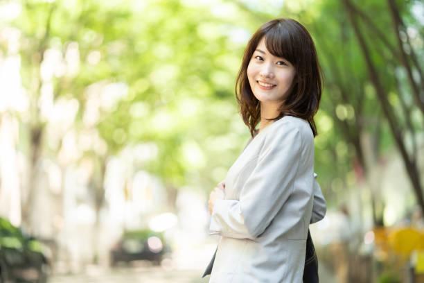 若いアジアのビジネスウーマンの肖像 - 日本人　笑顔 ストックフォトと画像