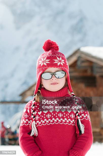 Photo libre de droit de Heureux Vacances Dhiver banque d'images et plus d'images libres de droit de Activité de loisirs - Activité de loisirs, Adulte, Alpes européennes