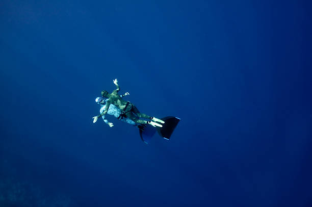 istock Talking in the depth of Bule Hole 119618796
