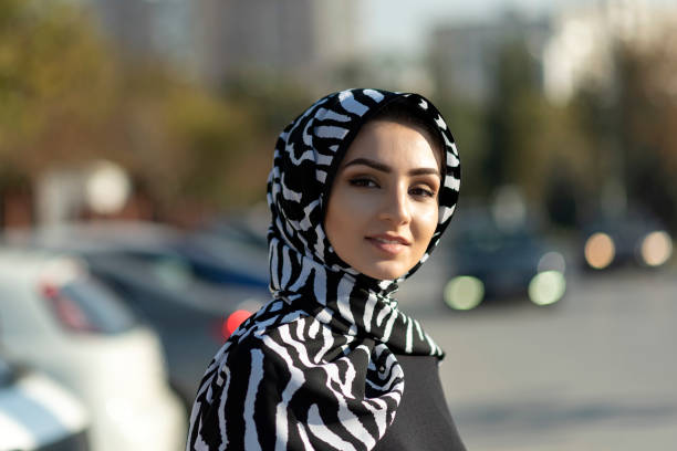 ung muslimsk modern kvinna porträtt - iranian girl bildbanksfoton och bilder