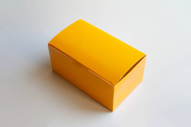 контейнер из желтой бумажной коробки - yellow box стоковые фото и изображения