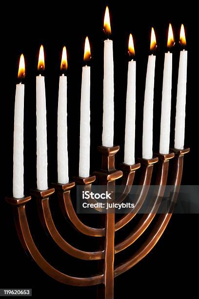 Foto de Hanukkah Velas Queima Em Uma Menorah Em Fundo Preto e mais fotos de stock de Amarelo