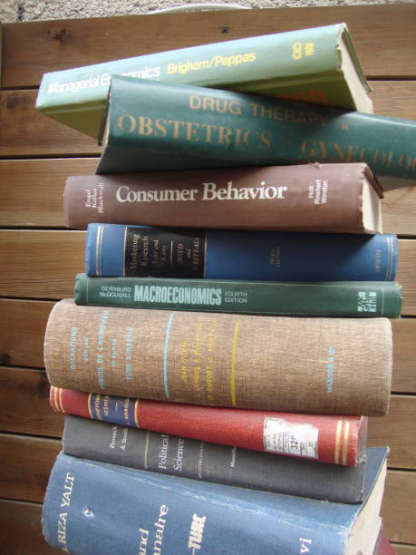 istock In line Colourful Books 1196216093