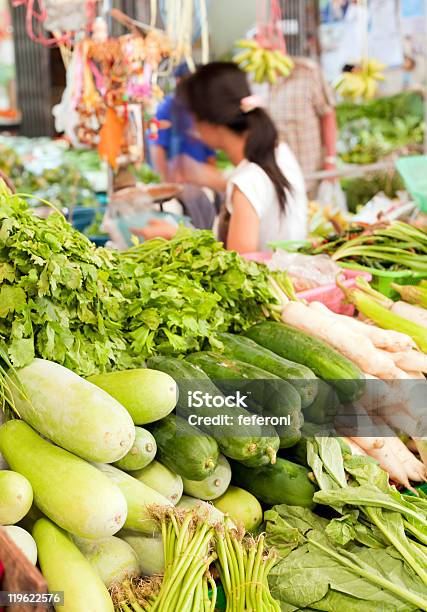 Mercato Di Cibo Asiatico - Fotografie stock e altre immagini di Adulto - Adulto, Alimentazione sana, Asia