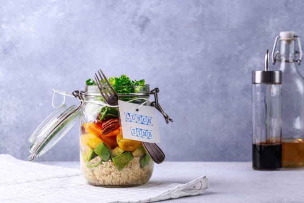 homemade salad in glass jar with quinoa and vegetables with label lunch time no plastic and take away concept - globe amaranth imagens e fotografias de stock