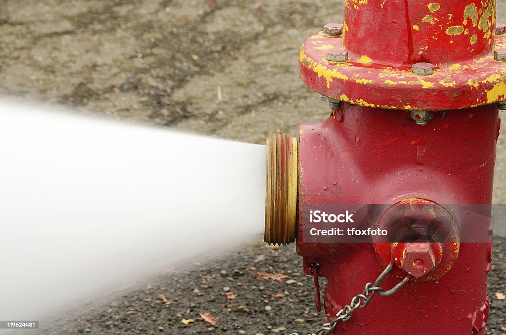 Abierto de 5 pulgadas - Foto de stock de Boca de Incendios libre de derechos