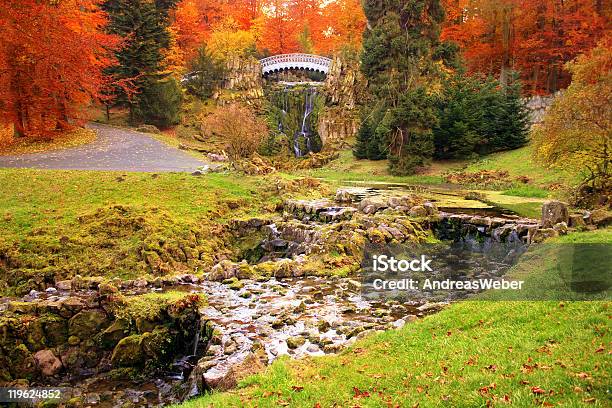 Foto de Paisagem Outonal Em Kasselwilhelmshöhe Alemanha e mais fotos de stock de Amarelo - Amarelo, Beleza, Beleza natural - Natureza