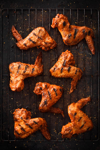 barbecue grilled chicken wings - chicken wing white meat unhealthy eating plate imagens e fotografias de stock