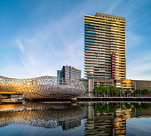 webb-bridge-bei-docklands.jpg?b=1&s=170x170&k=20&c=V-5KiBQIIGH6554LwNcbckPX2XdzSvXMwwADng_JTKA=