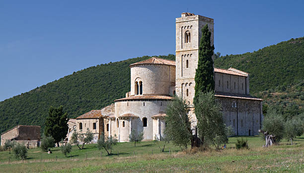 abadía de san antimo - abbazia di santantimo fotografías e imágenes de stock