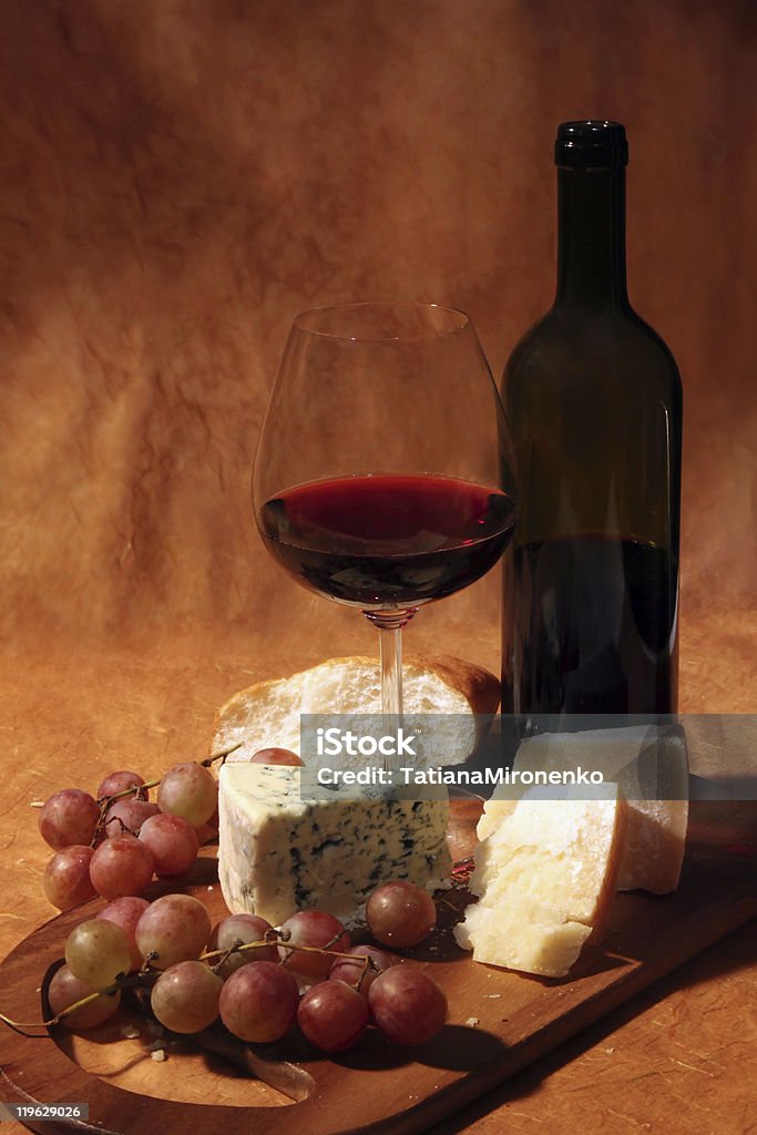 Rotwein, Käse und Weintrauben - Lizenzfrei Alkoholisches Getränk Stock-Foto