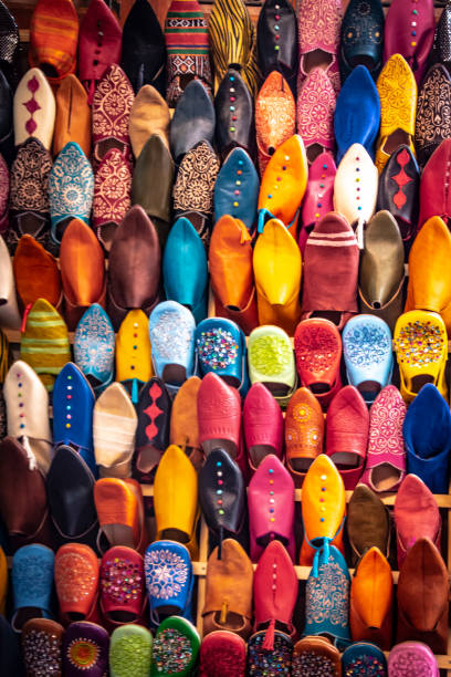 farben von marrakesch - craft market morocco shoe stock-fotos und bilder