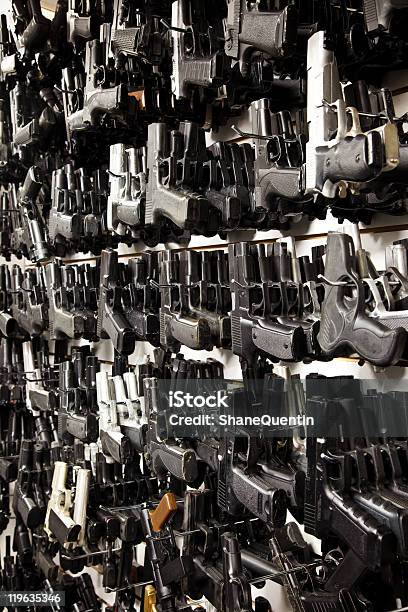 월 총 총에 대한 스톡 사진 및 기타 이미지 - 총, 권총, 수집