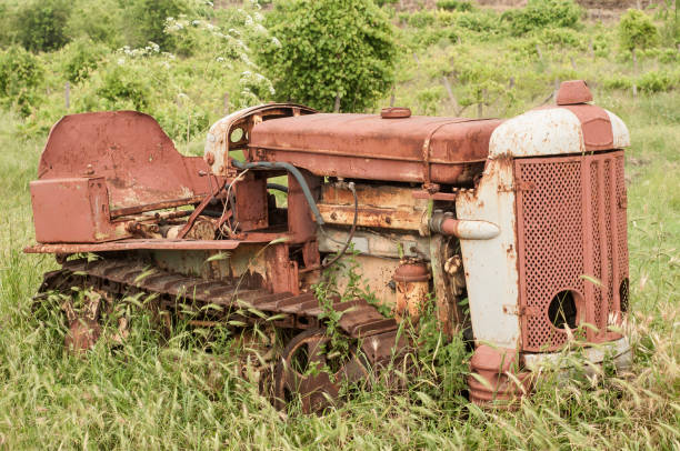 istock Vintage caterpillar tractor 1196360073