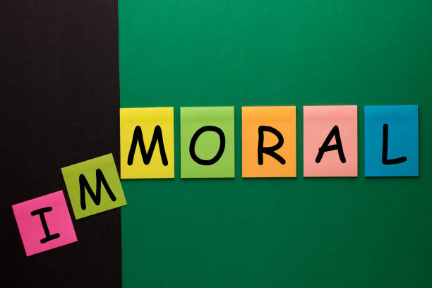 immoral au concept moral - streched out photos et images de collection