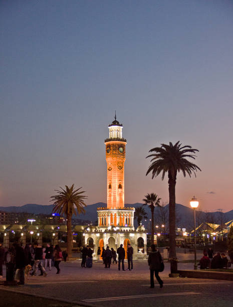 piazza konak a i̇zmir - izmir turkey konak clock tower foto e immagini stock