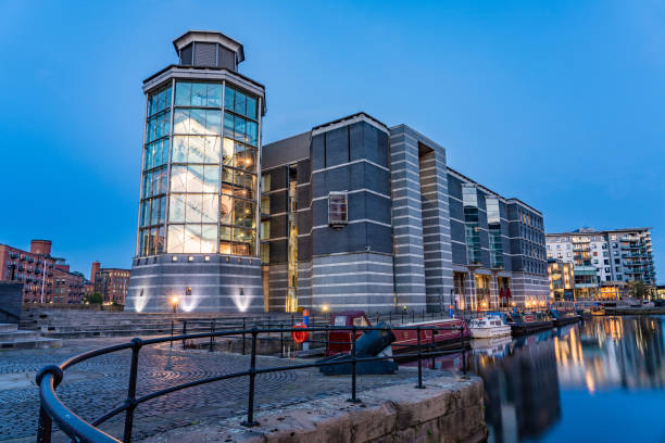 evening view of the royal armouries museum - leeds england museum famous place yorkshire imagens e fotografias de stock