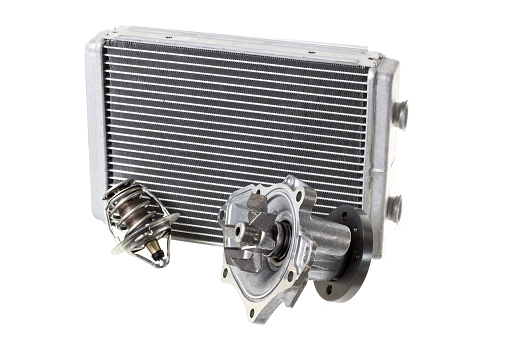 Engine cooling radiators. Water pump and thermostat, two elements of the engine cooling system