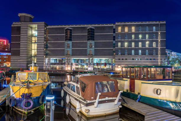 night view of boats outside the royal armouries museum - leeds england museum famous place yorkshire imagens e fotografias de stock