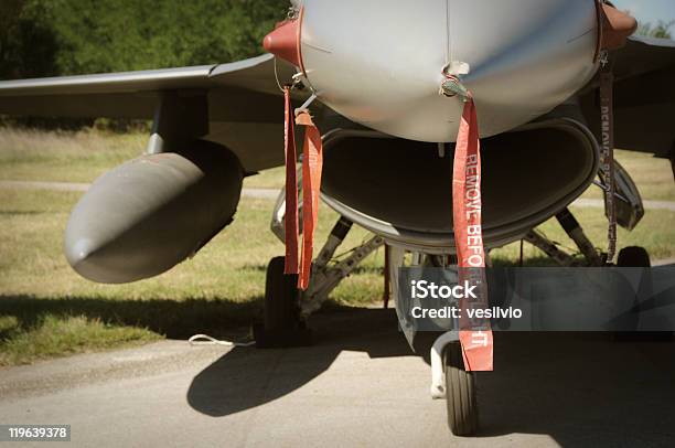 Rimuovere Prima Del Volo - Fotografie stock e altre immagini di Aereo militare - Aereo militare, Aeroplano, Caccia - Aereo militare