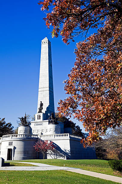 istock Lincoln's Tomb 119644164