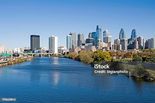 Philadelphia Skyline E Del Fiume Schuylkill - Fotografie stock e altre immagini di Filadelfia - Filadelfia, Orizzonte urbano, Autunno