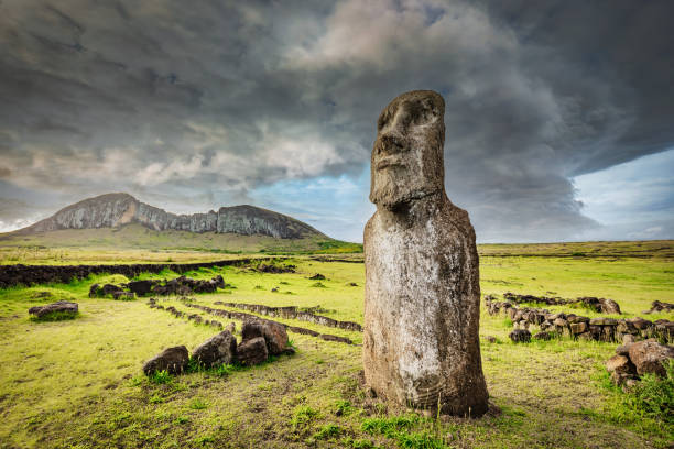 osterinsel ahu tongariki reisen moai rapa nui - nui stock-fotos und bilder