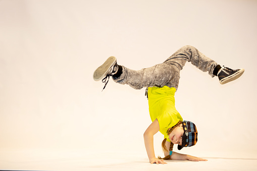 girl in breakdance position