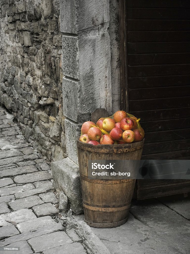 Stone et pommes - Photo de Motovun libre de droits