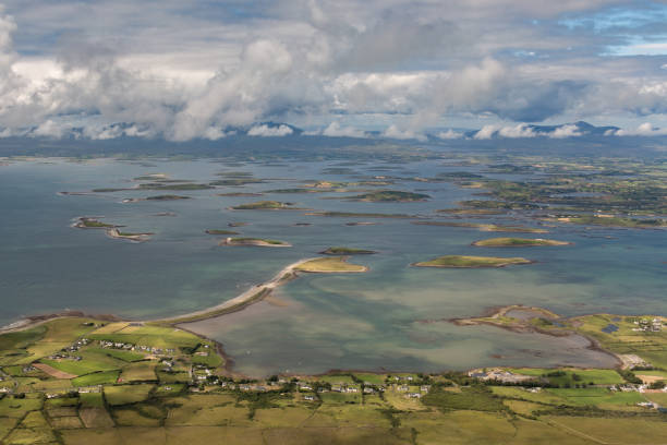 tantas islas - clew bay fotografías e imágenes de stock