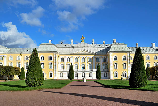 istock Grand Peterhof Palace 119667220