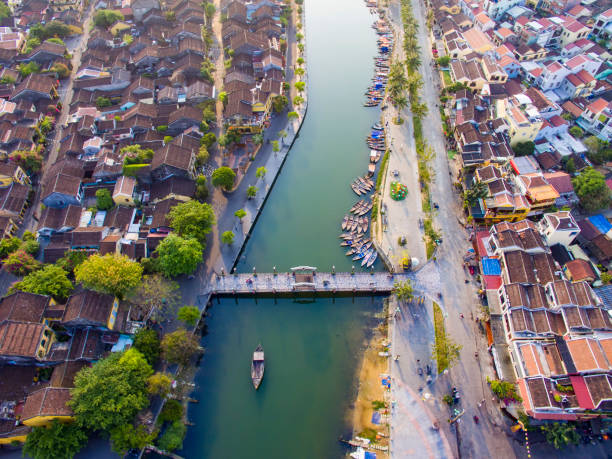 widok z lotu ptaka na hoi starożytne miasto, które jest bardzo znanym miejscem dla turystów - vietnam hoi an traditional culture travel zdjęcia i obrazy z banku zdjęć