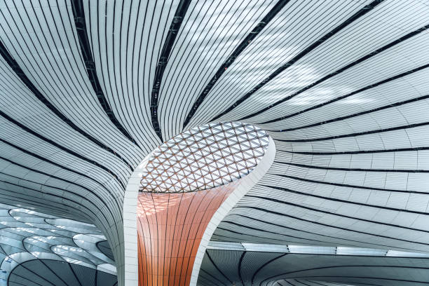 современная архитектура, внутри даксинг новый международный аэропорт - dome glass ceiling skylight стоковые фото и изображения
