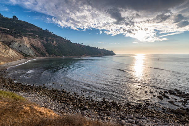 Dramatic Cloudscape over Bluff Cove Beautiful coastal seascape of rugged Bluff Cove with dramatic clouds in the sky and waves washing onto the rocky shoreline, Bluff Cove Trail, Palos Verdes Estates, California rancho palos verdes stock pictures, royalty-free photos & images
