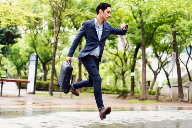 作業への実行 - businessman checking the time men male ストックフォトと画像