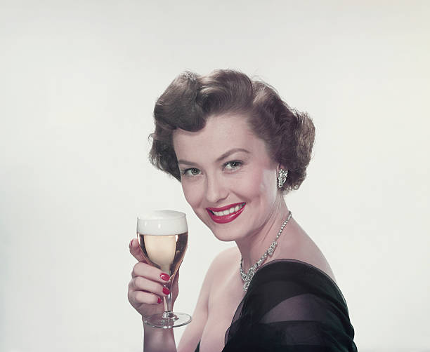 Vestidos Color Vino Cortos - Banco de fotos e imágenes de stock - iStock Vestidos Color Vino Cortos - Banco de fotos e imágenes de stock - iStock