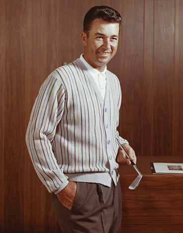 Hombre que agarra golf club, Sonriendo photo