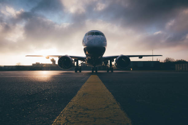 helvetic brand new embraer e190-e2 - helvetic imagens e fotografias de stock