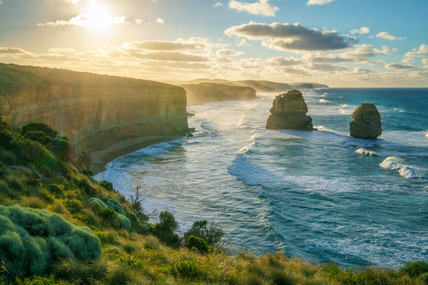 gibson steps at sunrise, twelve apostles, great ocean road in victoria, australia famous gibson steps at sunrise, twelve apostles, great ocean road in victoria, australia twelve apostles sea rocks victoria australia stock pictures, royalty-free photos & images