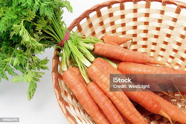 Foto de Cenouras Em Cesta e mais fotos de stock de Caule - Caule, Cenoura, Cesto