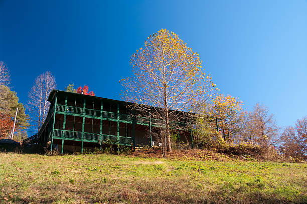 istock Green mountain cabin in the fall 119683585