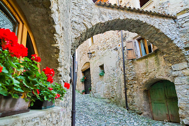 architectural detail of an archway in Florence (Italy)