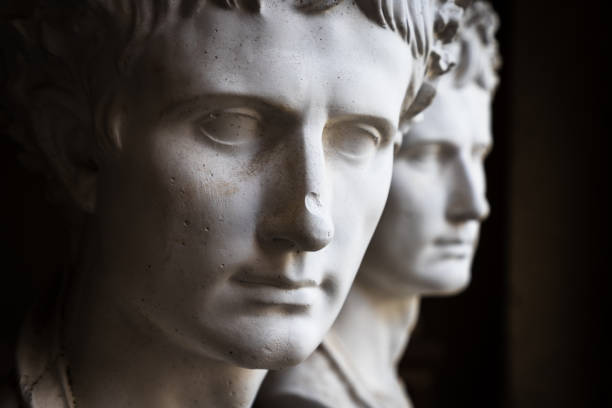 бюст римского императора или важного гражданина, гипсовая репродукция - roman statue стоковые фото и изображения