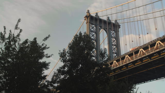 Gimbal shot of the Manhattan Bridge above Brooklyn Bridge Park