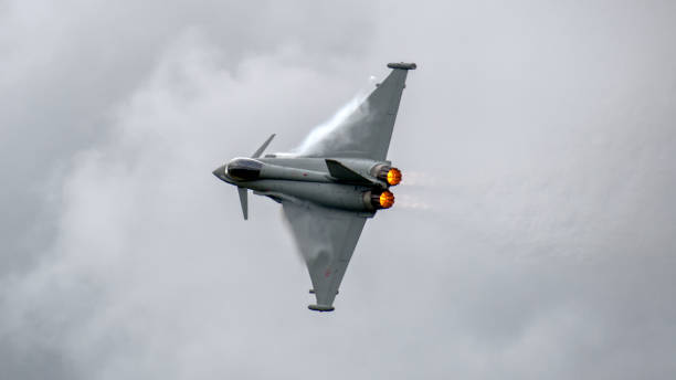 samoloty typhoon - airshow airplane weather military zdjęcia i obrazy z banku zdjęć